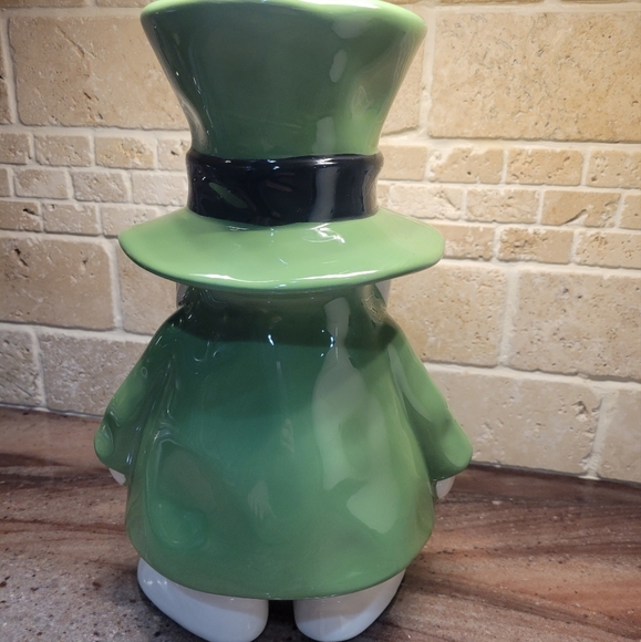 Rae Dunn Kiss Me St. Patrick Gnome - Picture 3 of 4